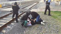 Muž nechtěl do vězení, takhle si ho podali policisté!