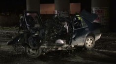 Auto se rozbilo o betonový sloup. Řidič zahynul