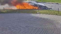 VIDEO: Honička skončila vážnou nehodou. Policejní auto pohltily plameny