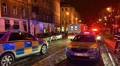 Auto srazilo v centru Prahy dva chodce, oba jsou těžce zranění