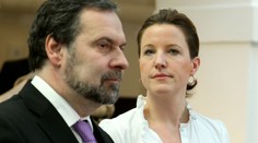Prostřelené letadlo a óda na USA, Stropnický není první ministr s průšvihem