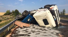 D11 blokoval převrácený kamion, kolona měla až 13 kilometrů!
