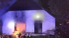 Plameny v noci zničily rodinný dům na Jihlavsku