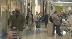 V obchoďácích i u bazénů. Vláda chce očkování přiblížit k lidem! ANKETA
