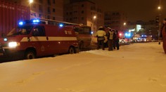 Autobus MHD v Praze narazil do kamionu. Pět zraněných