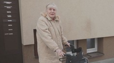 Ošklivá nehoda v Havlíčkově Brodě. Odfouknutý stánek srazil seniorku