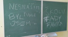 Fantom nechal ve škole vzkaz a ukradl část počítače. Šlo o žáka