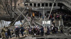 Takhle vypadá zoufalství. Ostřelovanou Irpiň se snaží opustit tisíce lidí