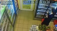 VIDEO: Jeptiška kradla pivo