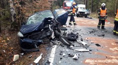 Vážná nehoda u Jílového u Prahy, pro zraněné dítě letěl vrtulník