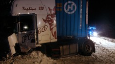 FOTO: Ve felicii vjel pod kamion. NEPŘEŽIL