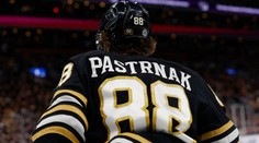David Pastrňák dvakrát asistoval, Mrázek dostal pět gólů