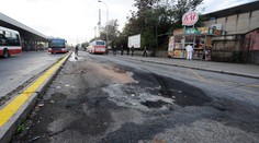 Vrak autobusu na Smíchově zmizel. Odvezl ho majitel, přelstil úřady