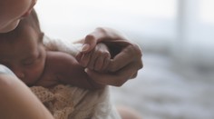 "Alergická na své dítě." Vzácná nemoc mamince způsobila trýznivé puchýře