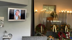 Utajený pohřeb Laufera: Zdeňka Trošku ovládly emoce, na konci zazněl potlesk
