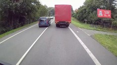 Další šílené předjíždění. Pro takové řidiče asi nemá lidský život moc velkou cenu