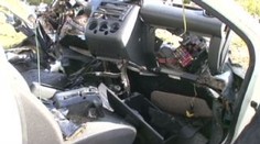 Auto na střeše, mrtvý řidič. Převrácený kamion na D1