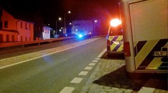 Tragická nehoda v Jablonci: Cyklista bez helmy zemřel