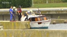 Opilý kapitán zaklínil loď v Praze na vltavském jezu