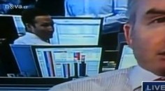 Makléř Dave za prohlížení nahotinky o práci nepřijde