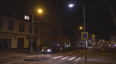 Města kvůli úsporám vypínají veřejné osvětlení. Někteří lidé to chválí, jiní kritizují
