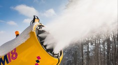 Návštěvníci Alp jsou v šoku. Lyžařské středisko už spustilo sněžné dělo