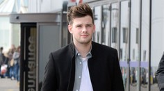 Hvězda pěvecké show je na dně. V den svatby hudebníkovi zemřela snoubenka