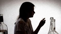 Nepřítomný pohled, křik na žáky. Učitelka ve škole pila vodku, nadýchala tři promile