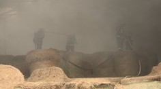 S požárem seníku bojovalo osm jednotek hasičů, mohla za to zřejmě hra