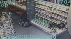 POZOR! Na svobodě je NEBEZPEČNÝ ozbrojený muž. Vydává se za řidiče KAMIONU!