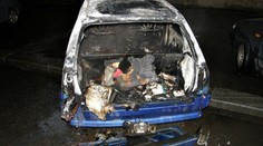 Na tahu z Varů do Prahy hořelo auto. Důvodem zkrat v motoru
