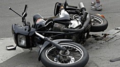 Motorkáři bourali v Řehnicích a na D1, další zemřel v sobotu na Šumavě