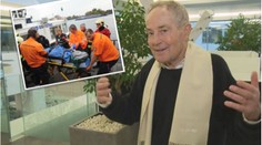 Herec Jan Tříska bojuje o život. Spadl z Karlova mostu do Vltavy!