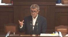 "Vyšetřujte si varlata," řečnil Babiš ve Sněmovně. Opozice zablokovala jednání