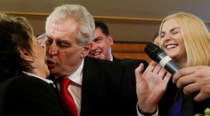 NÁVŠTĚVA U ZEMANA: Podivné oslavy nového prezidenta, veselí bylo určeno jen pro kamery