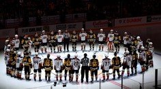 V Pittsburghu uctili památku Adama Johnsona, fanoušci tleskali vestoje