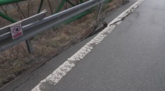 Lidé čekají na opravu silnice roky. Kvůli semaforu denně tráví čas v kolonách
