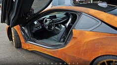 Americký zpěvák nechal svoje BMW i8 zreznout jako starý parník