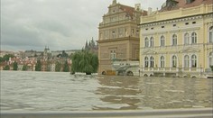 Před 20 lety zasáhla Česko ničivá povodeň. Málem strhla Karlův most