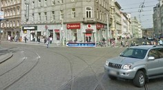 Nahý mladík onanoval v McDonaldu v centru Prahy