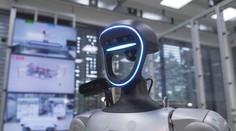 Vysoká škola v Ostravě má robota jako ze sci-fi filmu. Pomáhá na výrobní lince