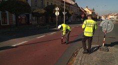 Oslnilo mě slunce, hájí se řidič, který smetl dva lidi na přechodu