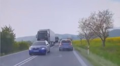 Šílené přejíždění. Lidé chtějí pro řidiče doživotní zákaz, policie byla mírnější