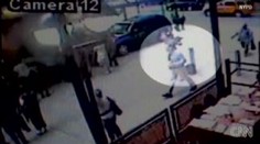 VIDEO: Kamera zachytila podezřelého z pokusu o atentát v New Yorku