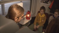 Skauti opět rozvážejí betlémské světlo. Potkat je můžete v tramvaji i na nádraží