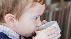 V ovocných čajích pro děti objevili pesticidy! Nemáte je doma?