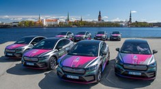 Na hokejové mistrovství světa vyslala Škodovka 45 aut. Většinu na baterky