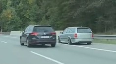 Muž se chlubil šíleným předjížděním na dálnici. Rozzuřil desítky lidí