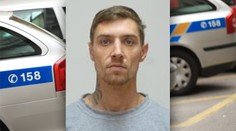 Vězeň na útěku! Nezkoušejte ho zadržet, varuje policie