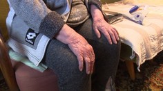 Mladík (15) chtěl znásilnit stařenku (81). Zachránilo ji, že nosí pleny!